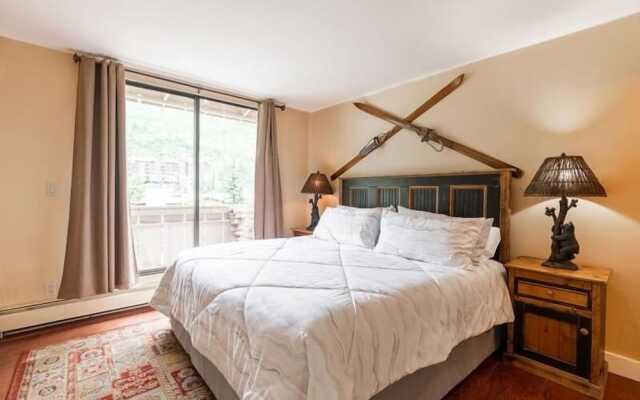 Scorpio Condos with Magnificent Vail Mountain Views by RedAwning