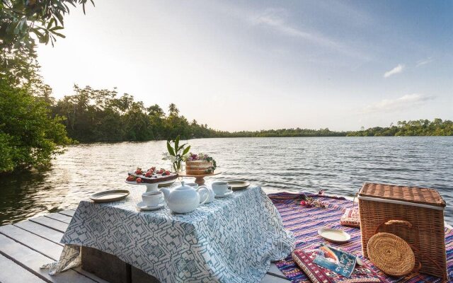 MO River House