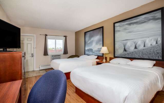 Super 8 by Wyndham Smoky Lake