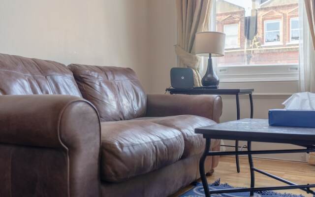 Traditional 2 Bedroom Flat in South Kensington