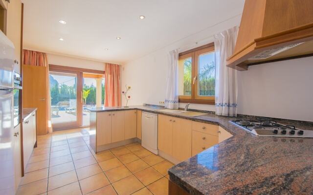 Villa - 6 Bedrooms with Pool and WiFi - 104983