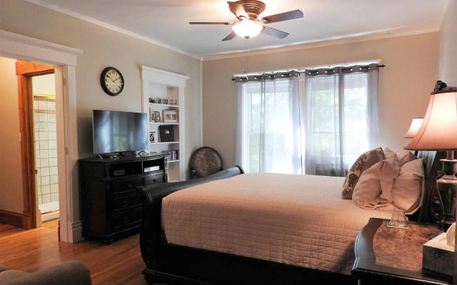 Champaign Garden Inn