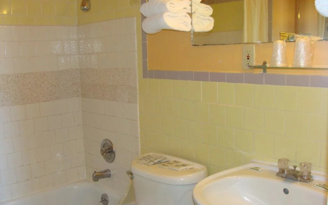 Seven Seas Inn & Suites