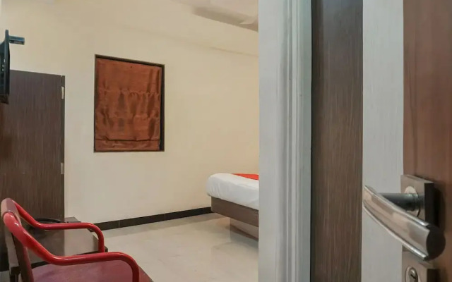 OYO 24674 Hotel Rajshree