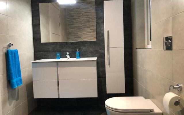 Penthouse in Marsaxlokk with panoramic views: 3 bedrooms, 2 baths
