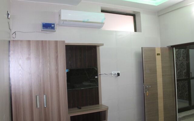 Hotel Bajaj Lake Palace