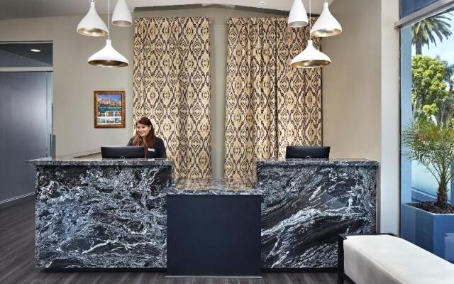 Elan Hotel