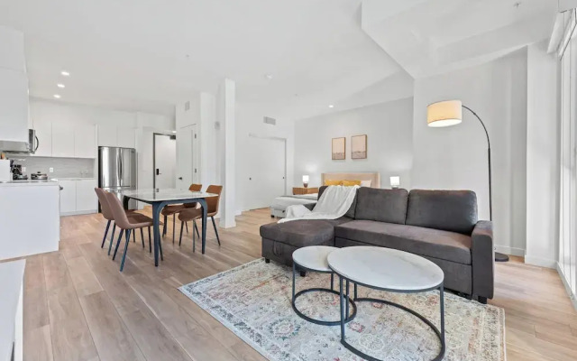 Stylish LA Studio Prime Location