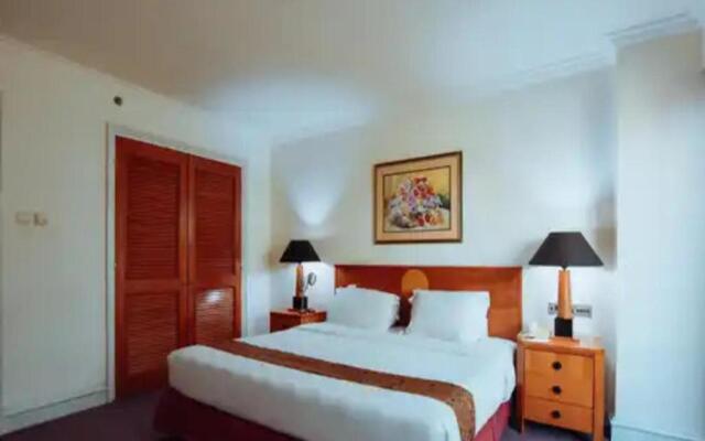 Surabaya Suites Hotel Powered by Archipelago