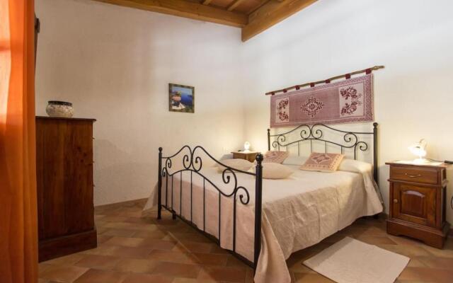 Villa Porticciolo In Alghero With Large Garden For 6 Guests