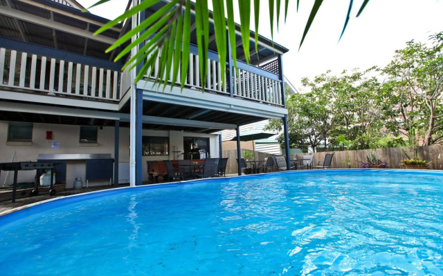 Bowen Terrace Accommodation