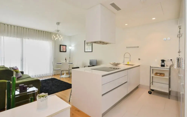 Sunny & Bright Amoreiras Apartment