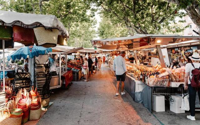 Bright And Pretty 34 M With Terrace The Sea