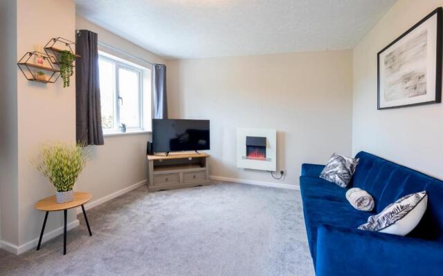 Bright & modern 4 bedroom townhouse