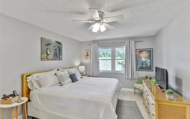 2 Bed 2 Bath Centrally Located