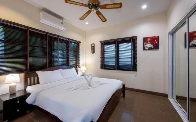 Spacious 3 bedroom villa with private pool and jacuzzi