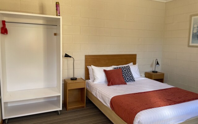 Seaview Holiday Park and  Hostel