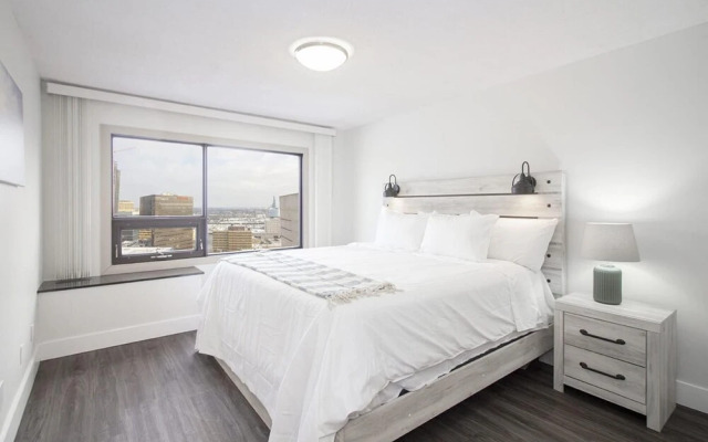 1 Bedroom Suite in Downtown Winnipeg With Parking