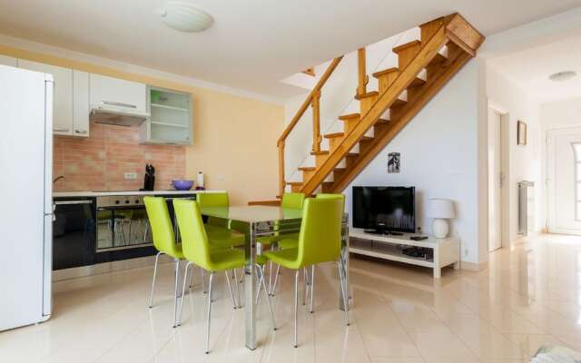 Spacious Apartment in Vantacici near Sea