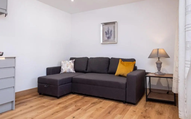 Weeping Willow – Three Tuns Apartments, Pettistree