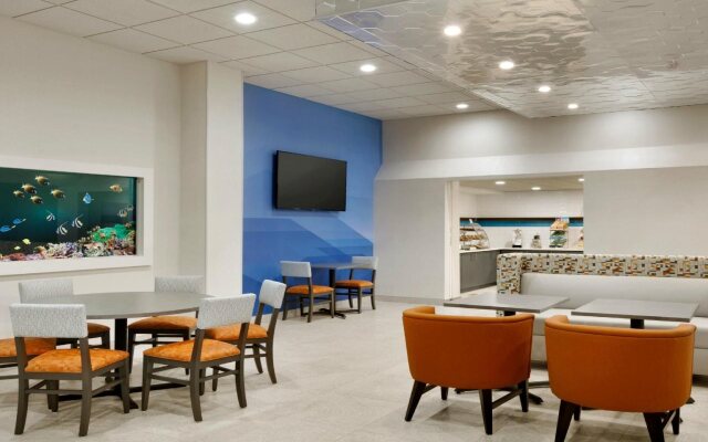 Holiday Inn Express Williamsbrg Busch Gardens Area by IHG