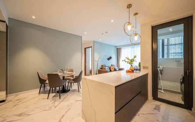 The Crest Residence Luxury by Metropole