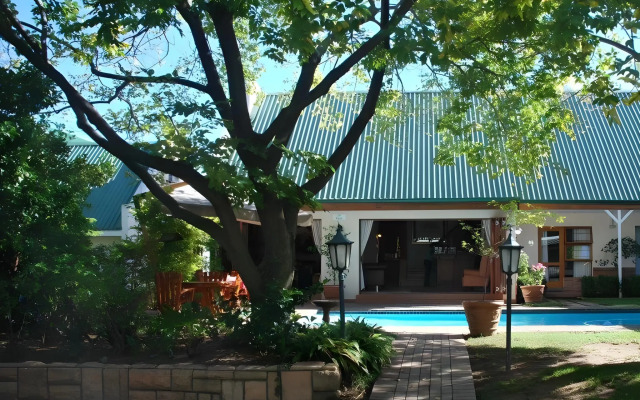 Sunninghill Guest Lodge