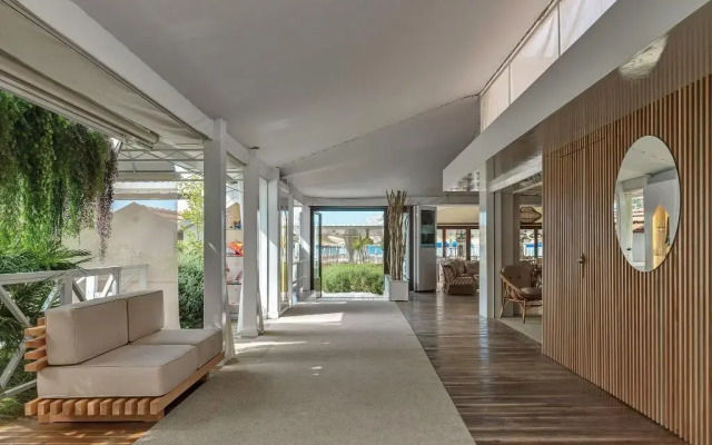 Augustus Hotel & Resort