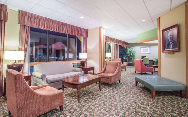 Days Inn & Suites by Wyndham Sutton Flatwoods