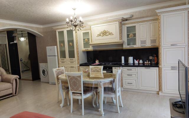 Апартаменты 5 звезд на улице Шамиля Джикаева 5А