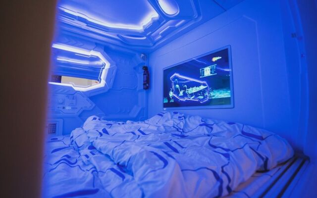 Hashtag.Capsule.Hostel