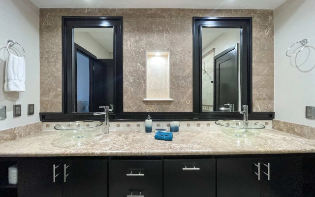 Quiet Cozy Getaway With Stunning Ocean View