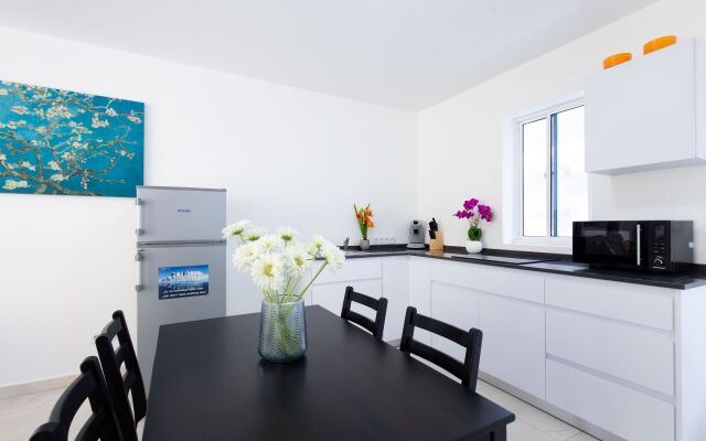 ☆ Charming, Convenient & Spacious 2BR Jan Thiel Apt ☆