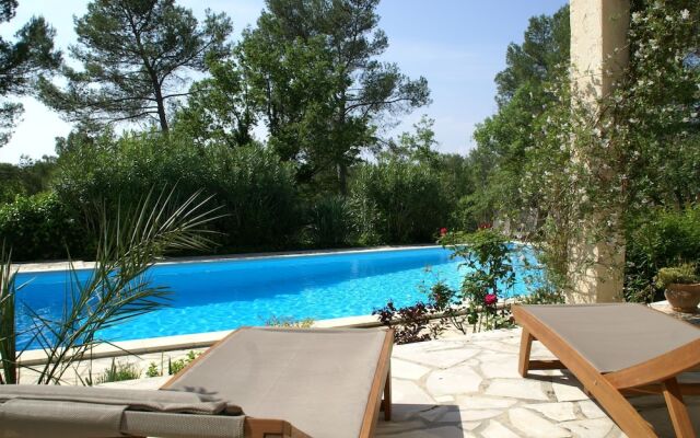 Alluring Holiday Home in Flayosc With Pool