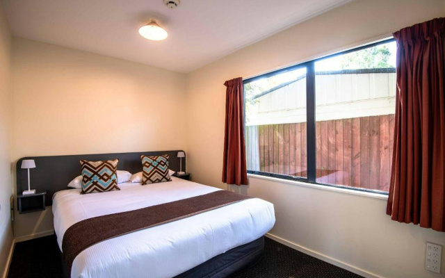 298 Westside Motor Lodge