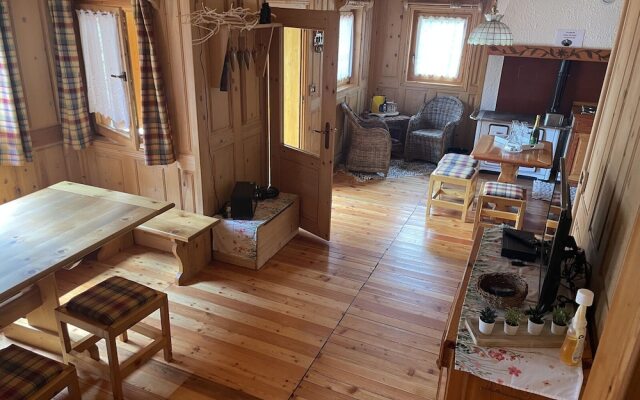 Belvilla by OYO Hilltop Chalet in Lamon With Views