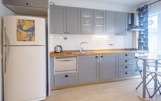 Flat With Balcony Near Bull Statue in Kadikoy