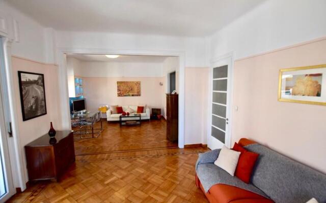 Spacious & Sunny Kolonaki Apt 5 mins metro/ACx3/1.5 BT