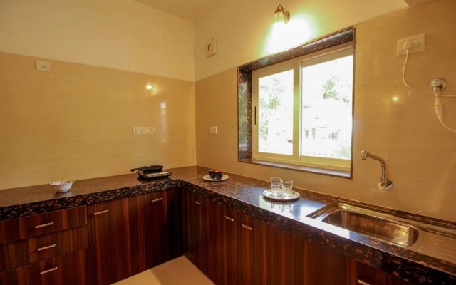 OYO 9792 Home 2BHK Poolside Siolim