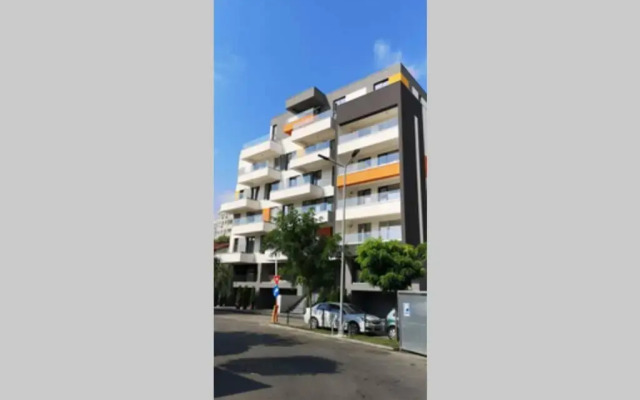 Glamour Dristor brand new Studio