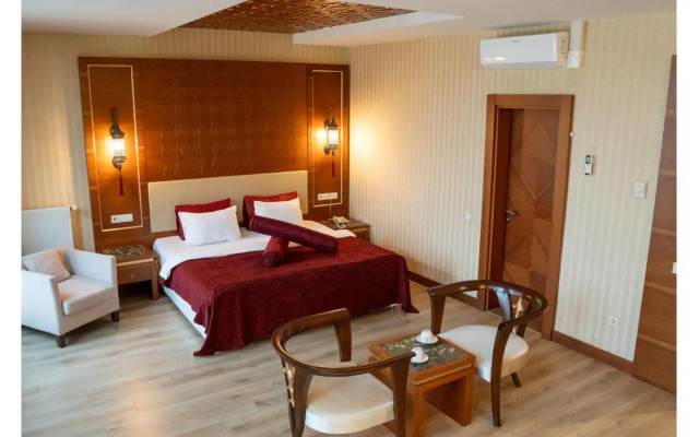 Kronos Hotel