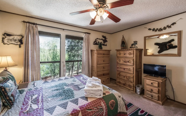 Cowboys Indians and Outlaws - Three Bedroom Cabin