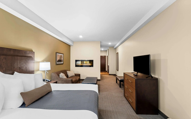 Best Western Plus Lacombe Inn & Suites
