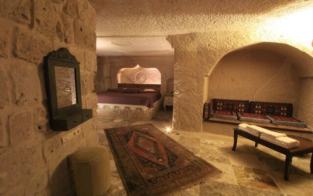 AkCave Suites & Resort