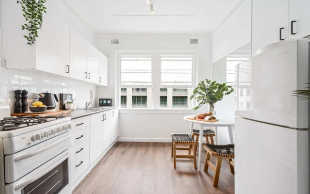 Stylish 1 Bedroom Apartment Near Beach