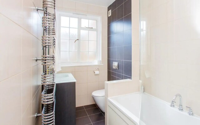 2 Bedroom West End Apartment Close To Regent's Park