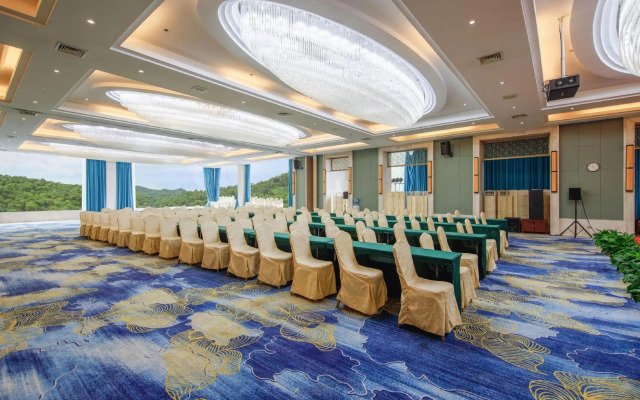 Yixing Eastluus Hotel