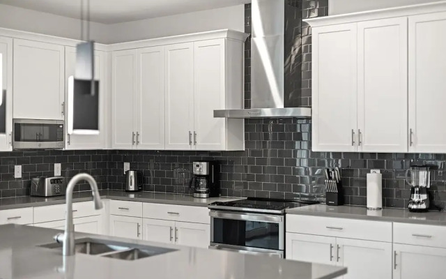 Harbor Island Beach Club by Villatel