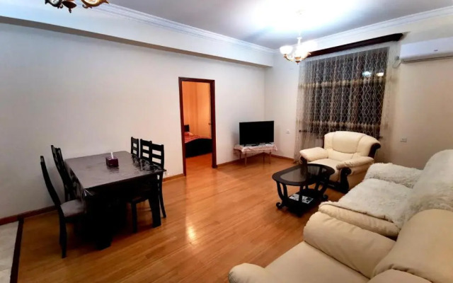 New Luxury 2 Bedroom + Balcony By Republic Square