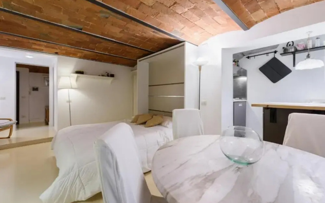 Cozy & Charming Florentine Hideaway